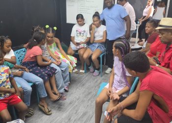 Autoridades y dirigentes comunitarios realizan operativo médico en Villa Duarte SDE