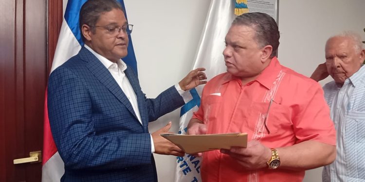 Mario Díaz deposita en el Intrant “Plan de Acción Inmediata” para fortalecer primeras semanas de gestión de Juan Manuel Méndez