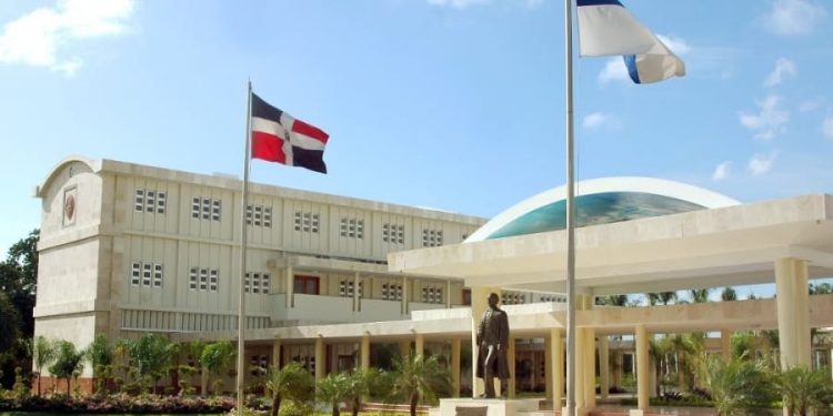 Escuela de Capacitación de la UASD imparte conferencia sobre sismicidad en República Dominicana