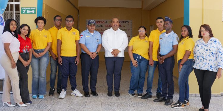 Regional 15 fortalece educación; 422,937 estudiantes regresan a clases con fuerte impulso al Subsistema de Jóvenes y Adultos