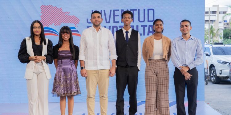 Ministerio de la Juventud presenta oficialmente “Juventud en Voz Alta”, iniciativa que busca recuperar récord Guinness de lectura