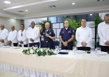 Director general policial encabeza emotivo reencuentro con compañeros de promoción de cadetes, a casi cuatro décadas de su ingreso a la institución