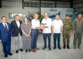 Presidente Abinader y su homólogo hondureño Nasry Asfura recorren Base Aérea de San Isidro y observan ensamblaje del avión TS-7 Dulus, parte de la industria militar dominicana