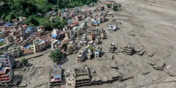 Recuperan 95 cadáveres tras la riada en Nepal y 484 turistas siguen sin contacto