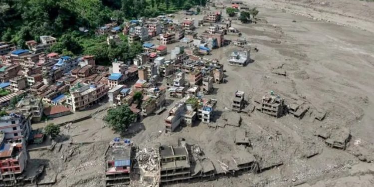 Recuperan 95 cadáveres tras la riada en Nepal y 484 turistas siguen sin contacto