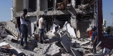Al menos 70 muertos, múltiples heridos y varios edificios caídos tras el terremoto de 7,4 que ha afectado a Colombia