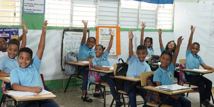 Ministerio de Educación llama a padres, madres y tutores a consultar sus datos para recibir el Bono a Mil