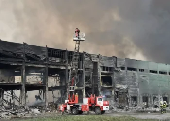 Incendio en planta de gas rusa deja un muerto y 123 heridos