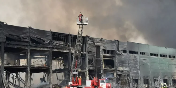 Incendio en planta de gas rusa deja un muerto y 123 heridos