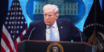 Trump afirma que EE.UU. controla Ormuz mientras Irán amenaza con mantenerlo cerrado