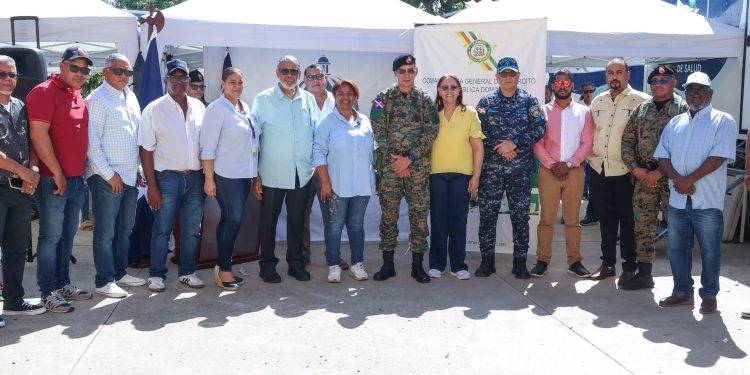 Jornada asistencial de Desarrollo de la Comunidad y Ejército RD beneficia residentes en San Juan