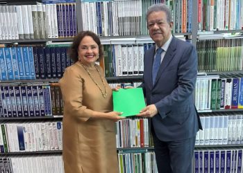 Leonel Fernández recibe informe diagnóstico sobre estructura partidaria de la Fuerza del Pueblo en Europa