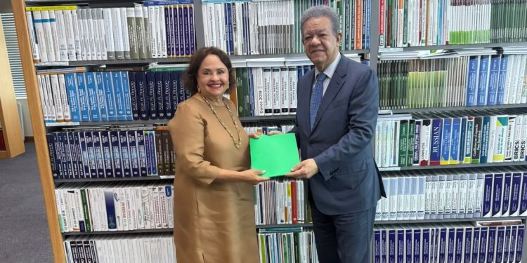 Leonel Fernández recibe informe diagnóstico sobre estructura partidaria de la Fuerza del Pueblo en Europa