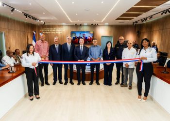 Banco Popular entrega al COE renovado Salón Político/Comunicaciones