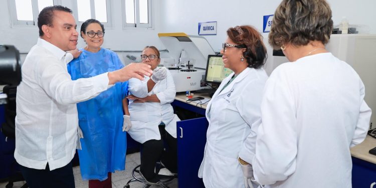 Director SNS realiza visita no programada al Hospital Jacinto Ignacio Mañón