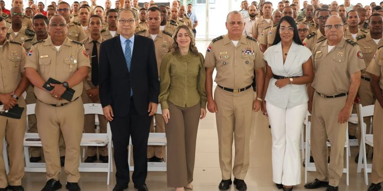 Defensa y Mujer impulsaron consulta nacional con cientos de hombres militares