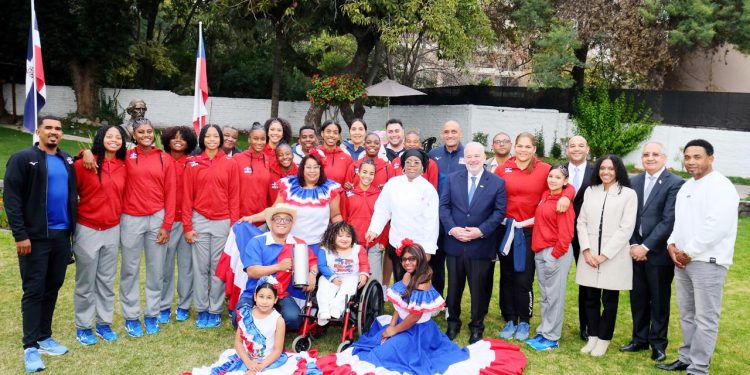 Embajada Dominicana y comunidad en Chile reciben con entusiasmo a las "Princesas del Caribe"