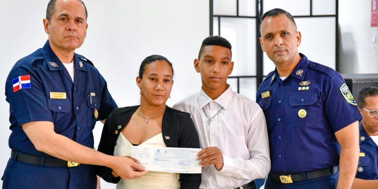 Policía Nacional entrega prestaciones por sobrevivencia a familiares de agentes fallecidos en el cumplimiento del deber