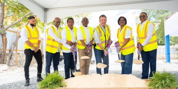 Ministro Bisonó inicia construcción de la Iglesia San Juan Pablo II en Bávaro
