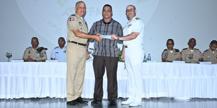 MIDE entrega RD$600 millones por concepto de Sueldo por Año a 327 militares en condición de retiro
