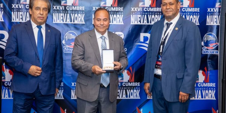 Cumbre Latinoamericana reconoce a Alberto Caminero, por su trayectoria periodística