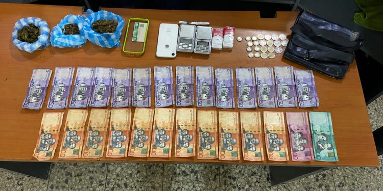 Policía ocupa cuatro armas de fuego y drogas durante operativos preventivos en Los Guaricanos, SDN