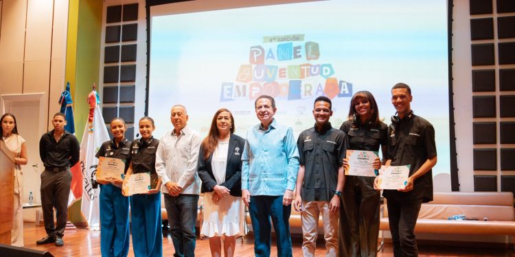 Octava edición del Panel Juventud Empoderada reúne líderes nacionales y reconoce a más de 100 jóvenes sobresalientes