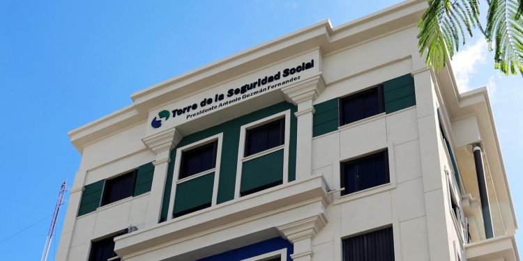 Piden al CNSS una salida que garantice pensiones dignas a servidores con más de 20 años en el Estado