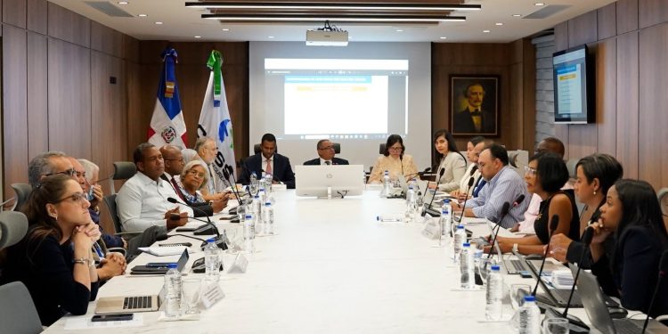 CNSS evalúa propuesta para la creación de un Fondo de Medicamentos de Alto Costo