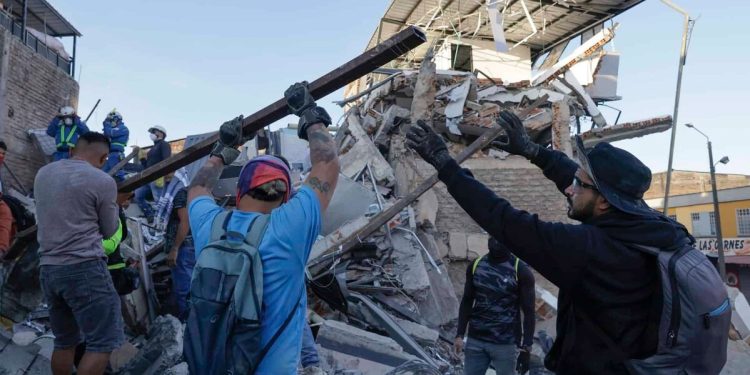 Asciende a 188 los muertos y a 2,595 los heridos tras el movimiento telúrico de 7,4 en colombia