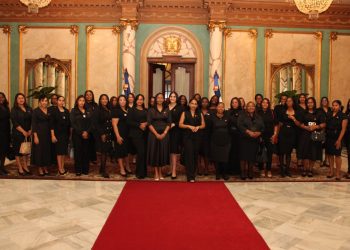 La comunidad "Mujer Integral" realiza visita institucional al Palacio Nacional de la RD