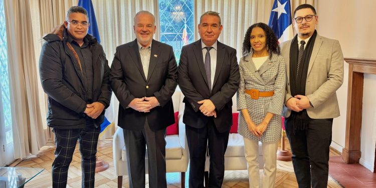 RD y Chile intercambian experiencias para fortalecer programas de desarrollo comunitario y habitabilidad