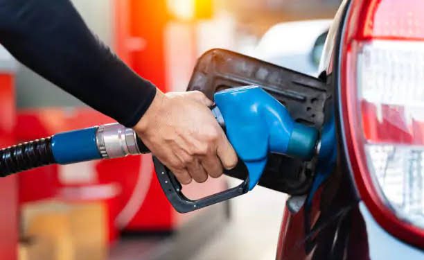 MICM: Aumentan RD$3.00 a la gasolina y el gasoil regular