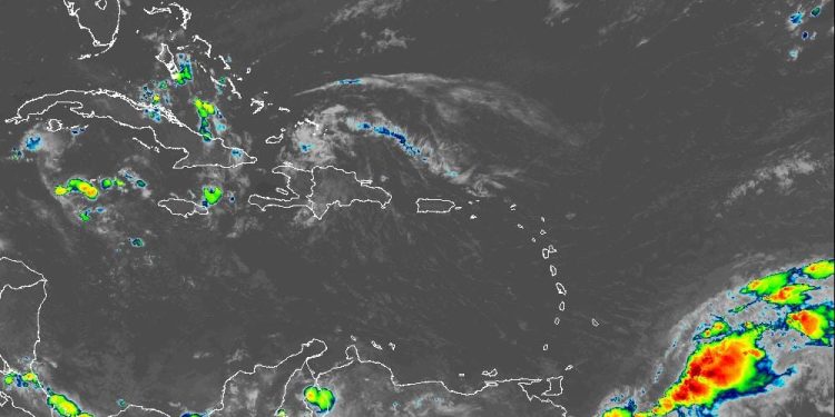 Indomet prevé ambiente caluroso, cielo grisáceo y escasas lluvias este viernes