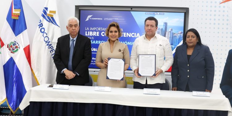 UNICARIBE y ProCompetencia suscriben alianza para fortalecer la cultura de libre competencia en la República Dominicana