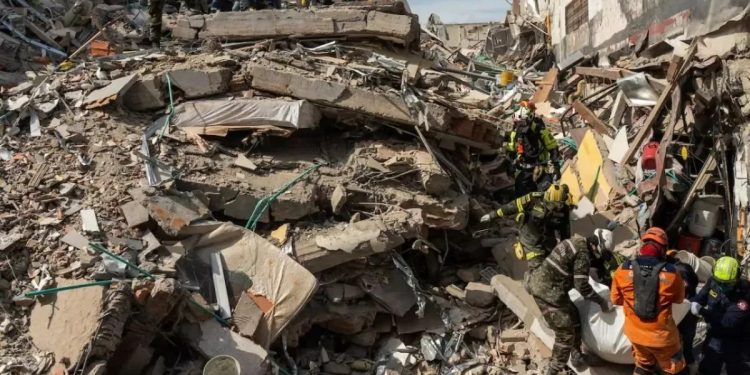 El terremoto de Indonesia deja 87 muertos y más de 150,000 desplazados una semana después