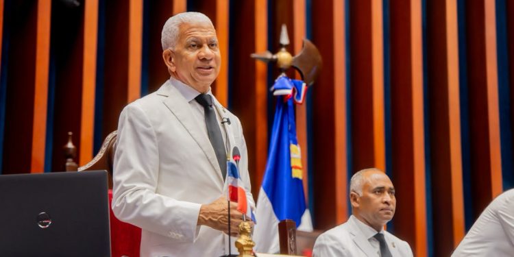 Presidente del Senado reitera compromiso con agenda legislativa priorizada