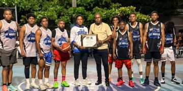 Reconocen a Luis Espinal por su aporte al desarrollo de la juventud a través del deporte en Pedro Brand