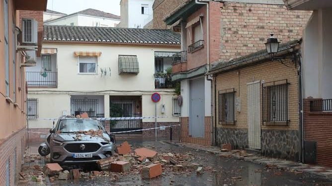 Tres heridos leves tras un nuevo terremoto en la ciudad española de Granada