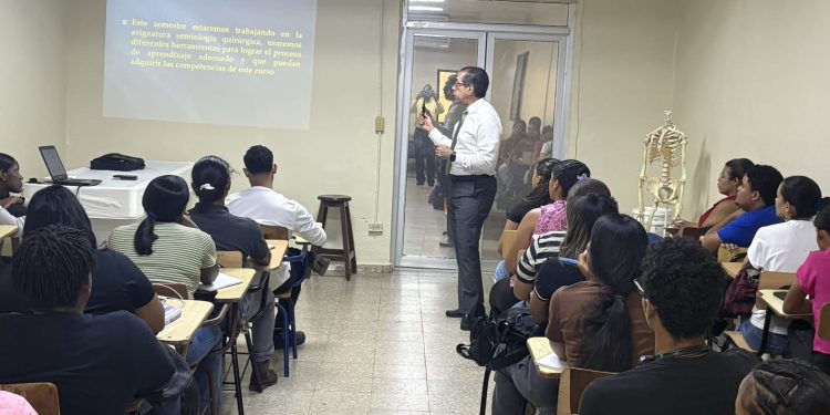 Rector Jorge Asjana David reafirma su compromiso con la docencia universitaria