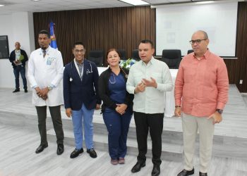 SNS y Hospital Ney Arias Lora anuncian cumplimiento incentivo por tiempo en servicio a médicos