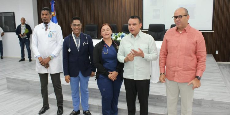 SNS y Hospital Ney Arias Lora anuncian cumplimiento incentivo por tiempo en servicio a médicos