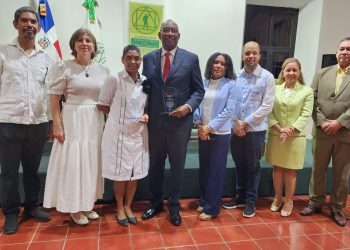 Reconocen a Editrudis Beltrán Crisóstomo por sus aportes al desarrollo de la física en República Dominicana
