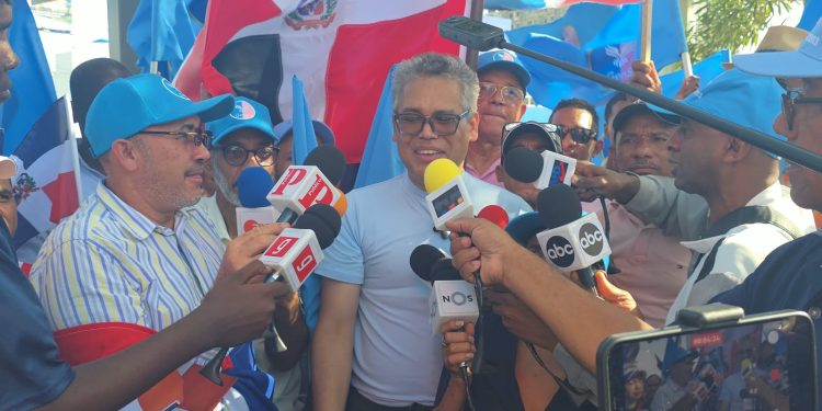 Carlos Peña plantea reformas políticas y electorales de cara a elecciones 2028