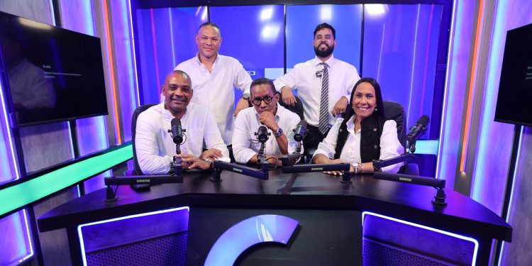 Gilbert y Más presenta “Agua y Fuego”, su nueva propuesta de análisis político en un renovado estudio
