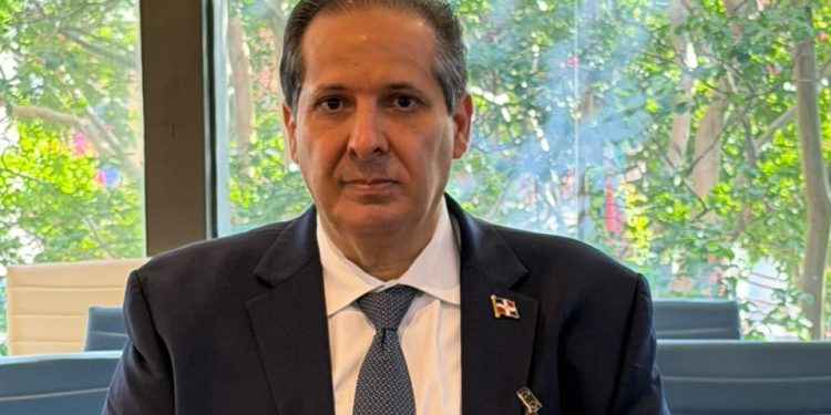 Victor Atallah presenta en Washington los avances que posicionan a RD como referente regional en salud