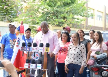 “La distancia mata la inocuidad”: padres de Rancho Arriba reclaman suplidores locales para el almuerzo escolar