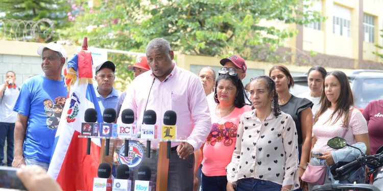 “La distancia mata la inocuidad”: padres de Rancho Arriba reclaman suplidores locales para el almuerzo escolar