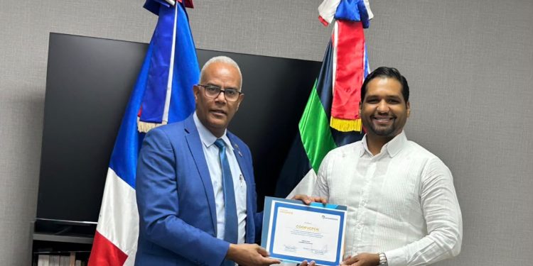 Hermandad de Veteranos recibe certificación del Programa Coopera de Banreservas