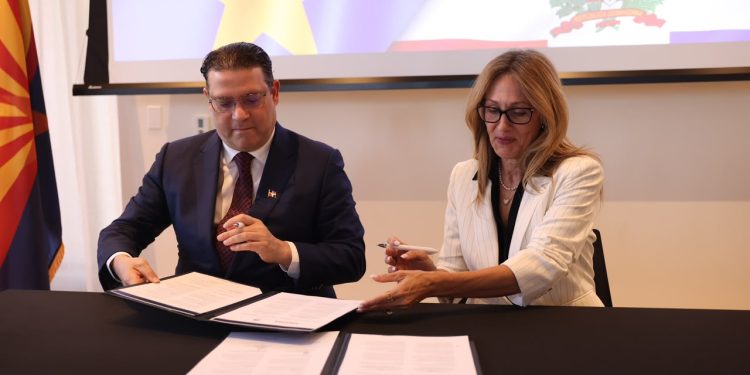 Ministro Yayo Sanz Lovatón firma alianza con Arizona para impulsar la industria de semiconductores